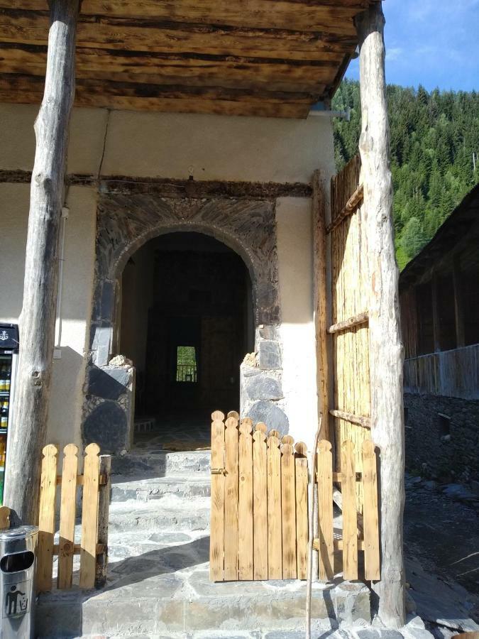 Bed and Breakfast Raul Lushnu Darbaz Местия Экстерьер фото
